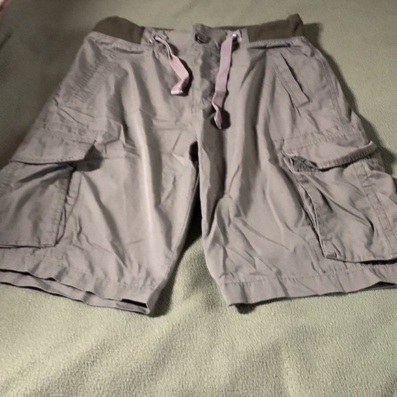 2 pairs of men’s shorts. LR Scoop green cargo, gray National Outfitters. Size 36 - Picture 2 of 15